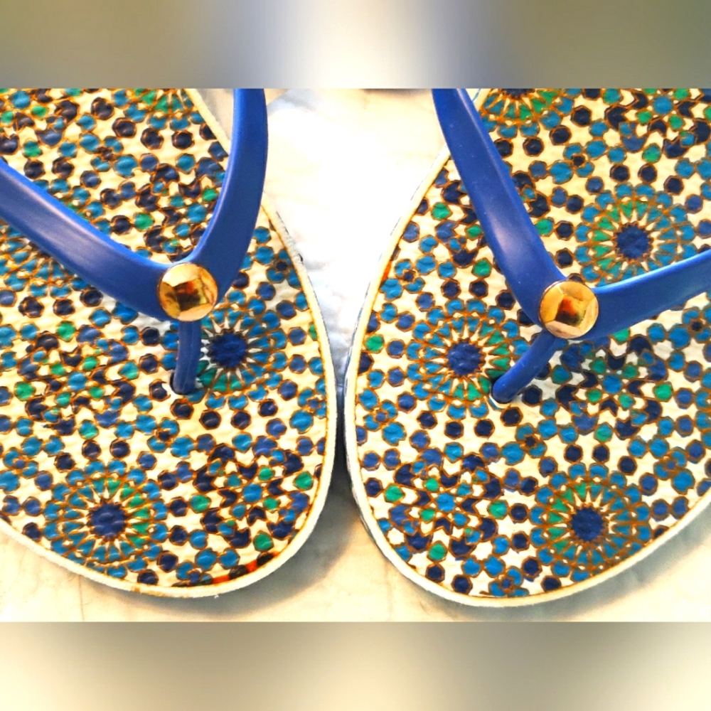 New blue flip flops. - Picture 9 of 11